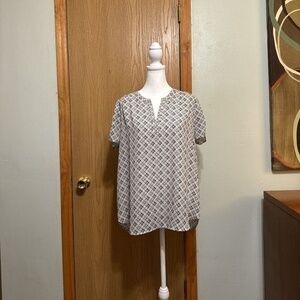 Pleione Small Multi-Color w/Geometric Print Short Sleeve V-Neck Blouse - EUC